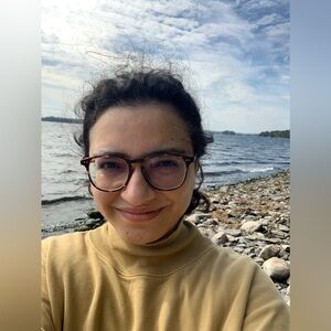 Meet your Posher, Helia